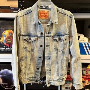 Levi's Denim Jacket - Light Blue Acid Wash // Retro feel